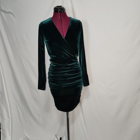Q2 Green Velvet Ruched Bodycon Dress - Size M - Picture 6 of 12
